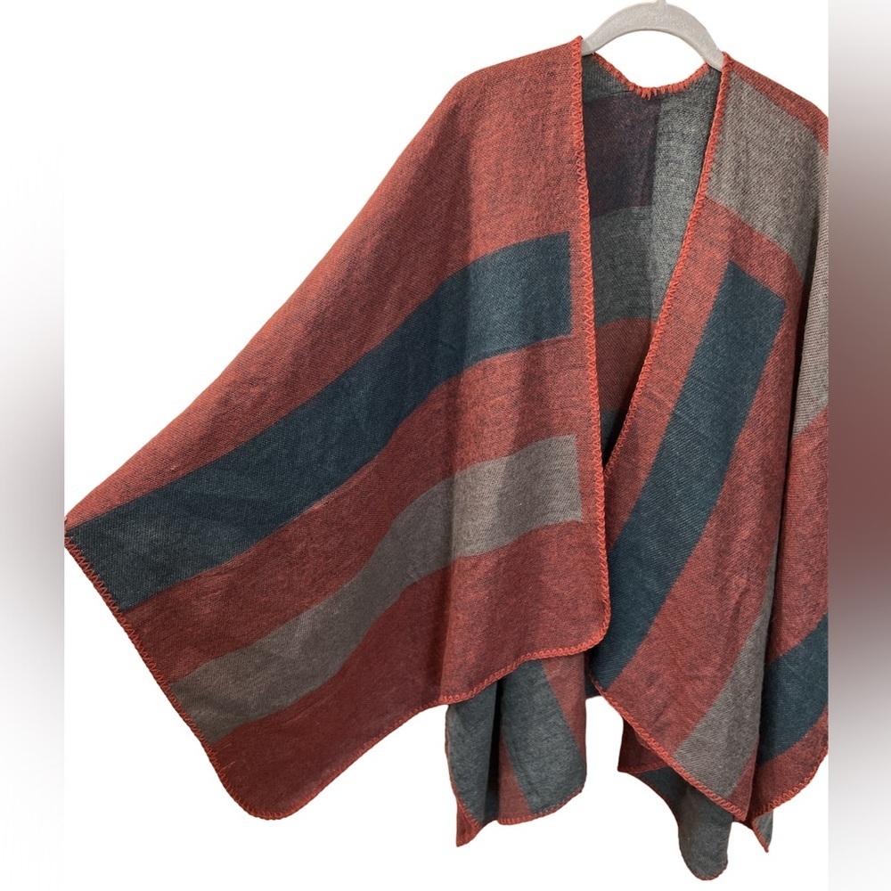 BB Dakota Reversible Wrap Shaw Poncho - Picture 6 of 11